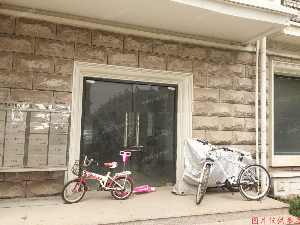 房山区 汇丰街4号院25号楼1单元1层2号（世界名园B区）