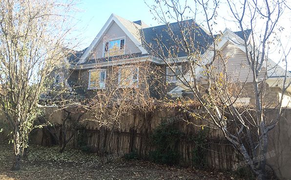 昌平区 沙河镇豆各庄村碧水庄园三期45-12号1-3层