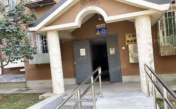 海淀区 双新园24号楼2单元402室