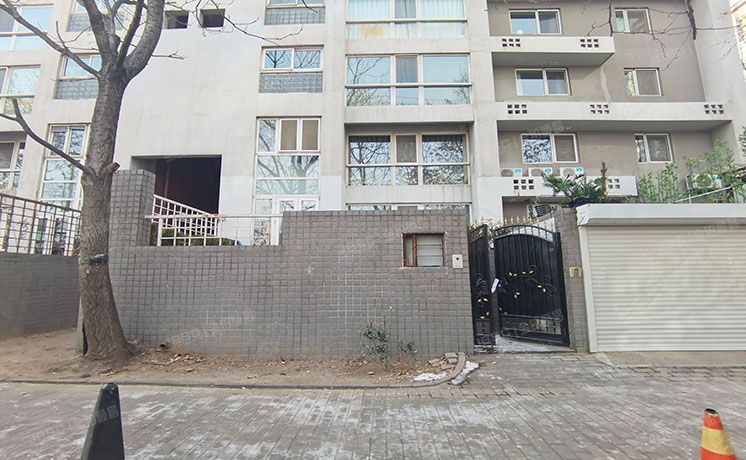 朝阳区 建国路88号内6号楼1至2层105（SOHO现代城）