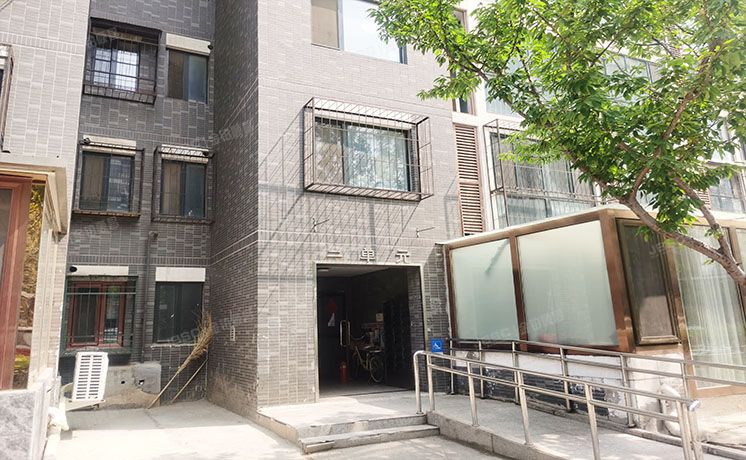 顺义区 裕龙花园三区1号楼2层2单元202号（裕龙花园三区）