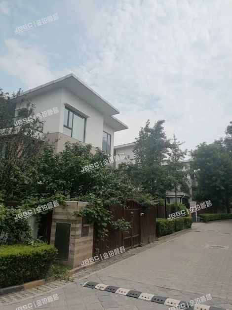 朝阳区 新锦路18号院520号-1至3层520（卓锦万代）