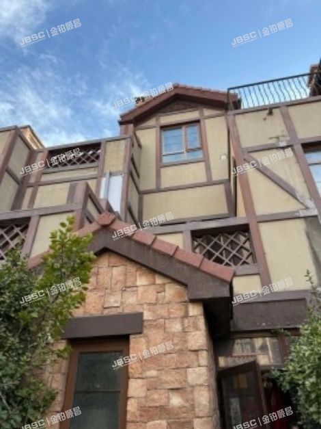 大兴区 龙景湾四区8号楼1至3层02（富力丹麦小镇别墅） 北京法拍房